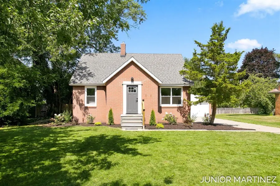 23 E 35th, Holland, MI 49423 - #2