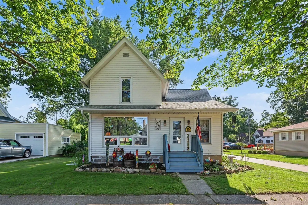 812 6th, Lake Odessa, MI 48849 - #1