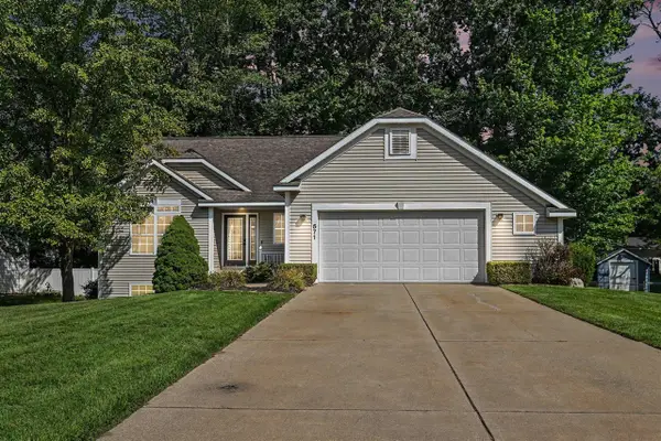 571 Pine Water, Holland, MI 49424