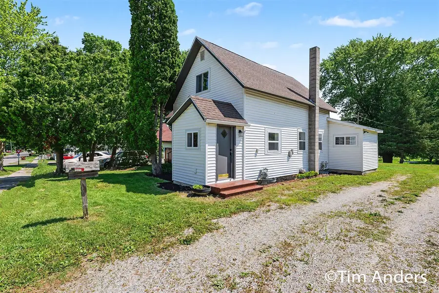 307 S East, Saint Louis, MI 48880 - #2