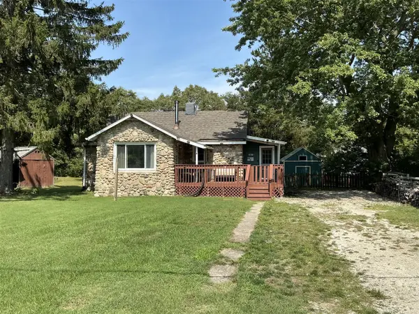 82248 45th, Coloma, MI 49038
