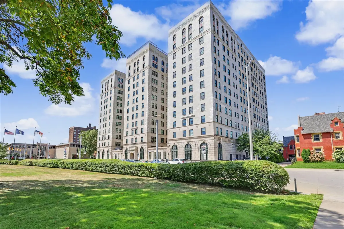 15 E Kirby #426, Detroit, MI 48202 - #1
