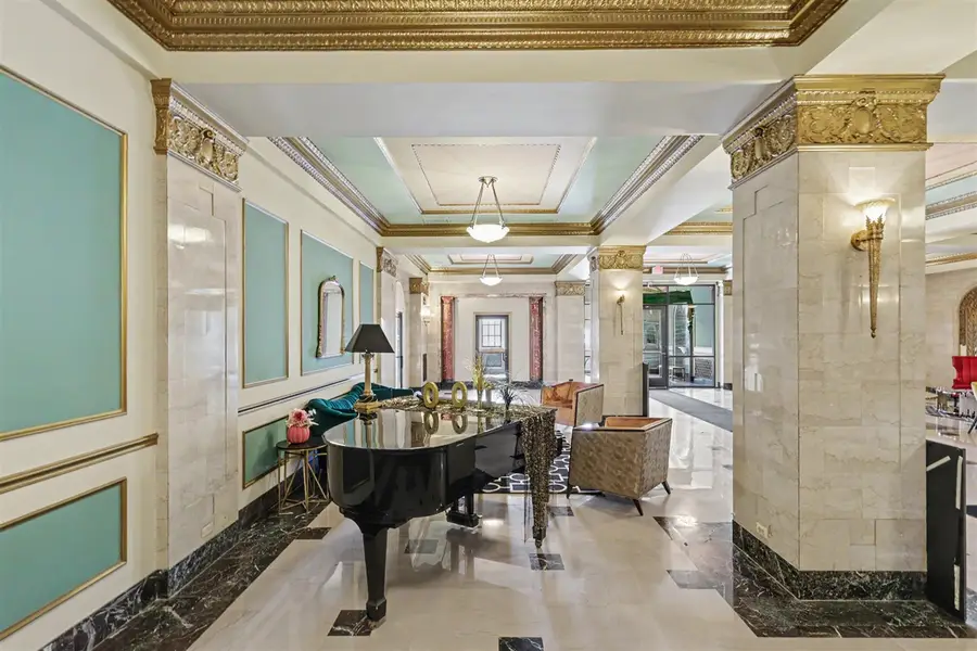 15 E Kirby #426, Detroit, MI 48202 - #3