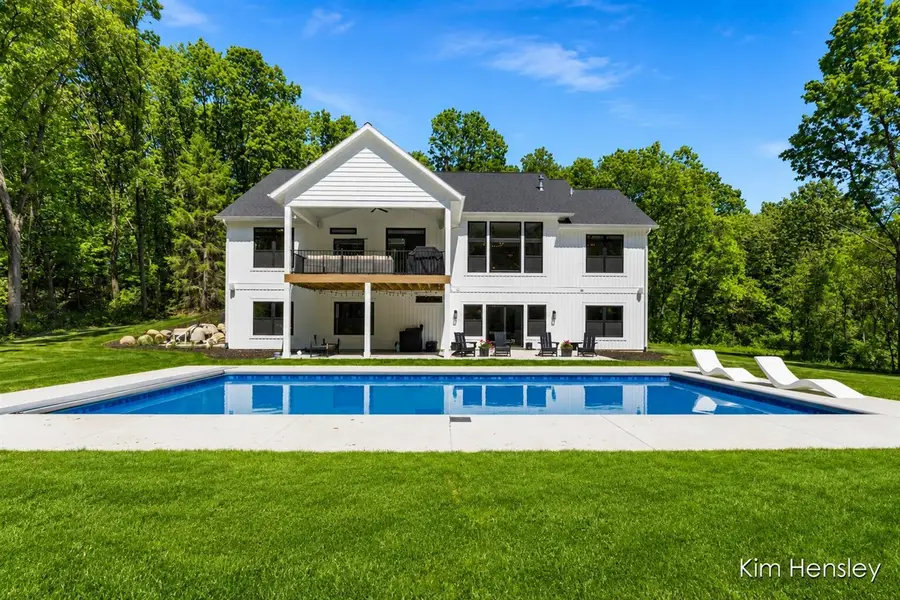 8571 Young, Rockford, MI 49341 - #2