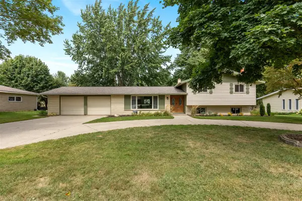 819 E Plainfield, Zeeland, MI 49464