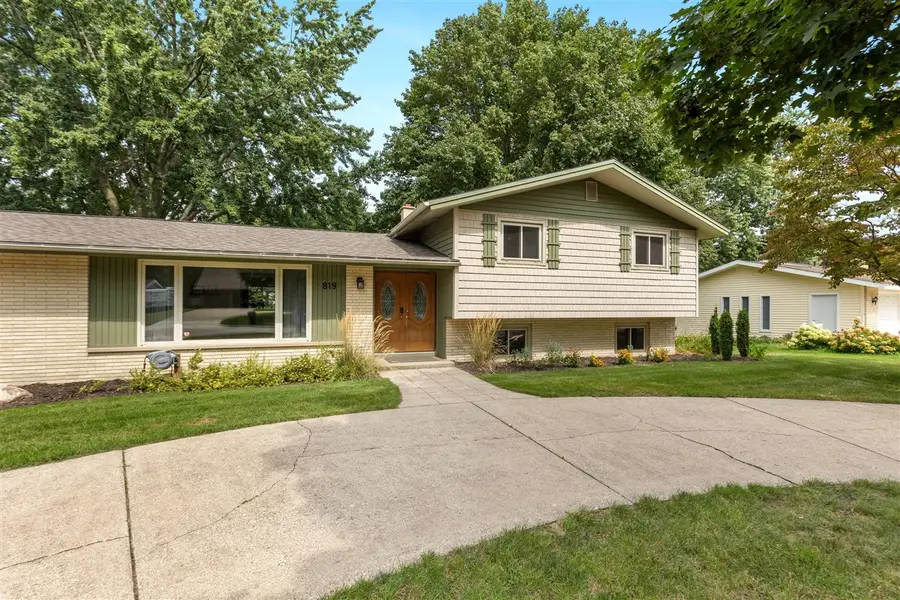 819 E Plainfield, Zeeland, MI 49464 - #2