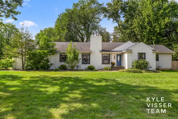 3030 Cascade, East Grand Rapids, MI 49506