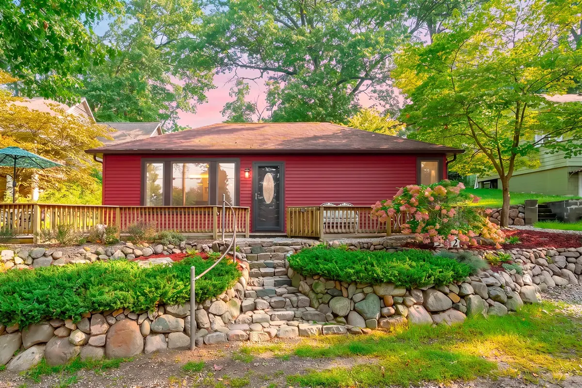 34120 Hillside, Paw Paw, MI 49079 - #1