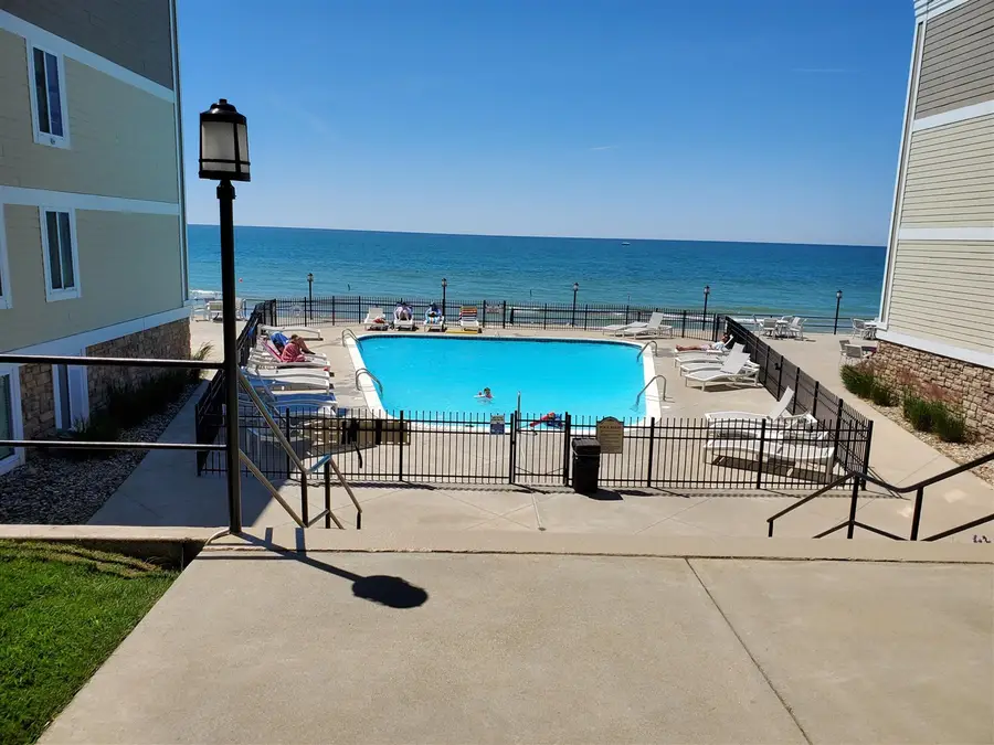 225 N Shore #006, South Haven, MI 49090 - #2