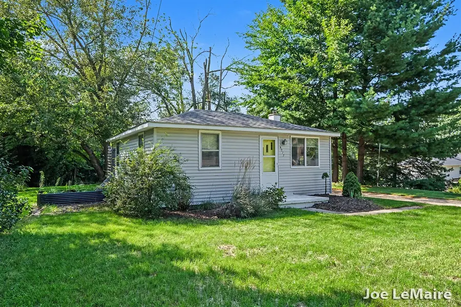 4977 Hunsberger, Northview, MI 49525 - #3