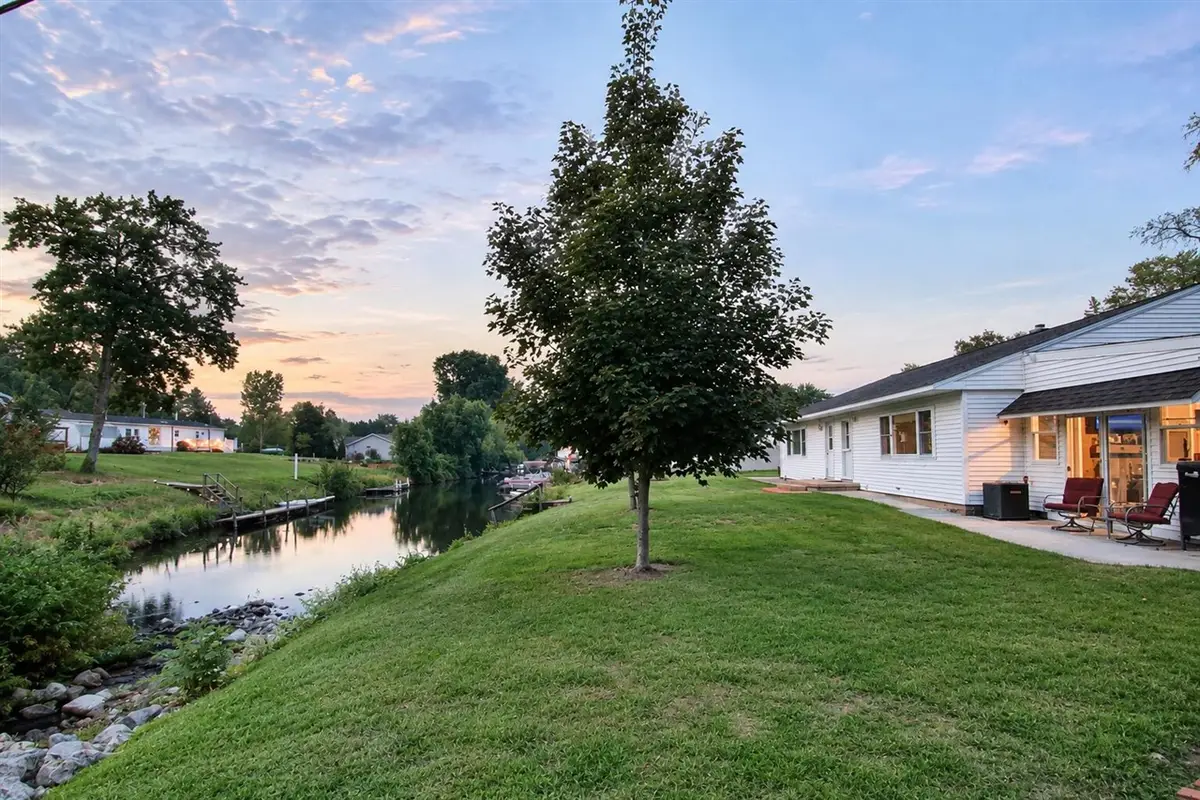 1717 E Hess Lake, Grant, MI 49327 - #1