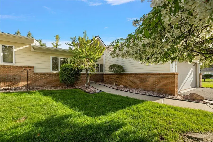 35052 Meadow, Farmington Hills, MI 48335 - #3