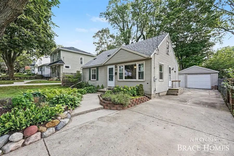 1344 Mayfield, Grand Rapids, MI 49505 - #2