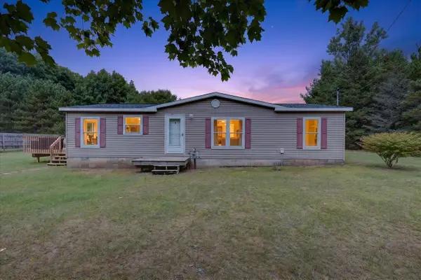 16468 W Howard City Edmore, Howard City, MI 49329