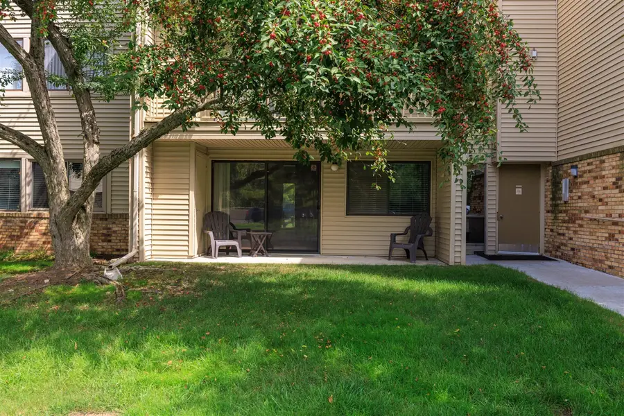 3835 Lone Pine #100, West Bloomfield, MI 48323 - #2