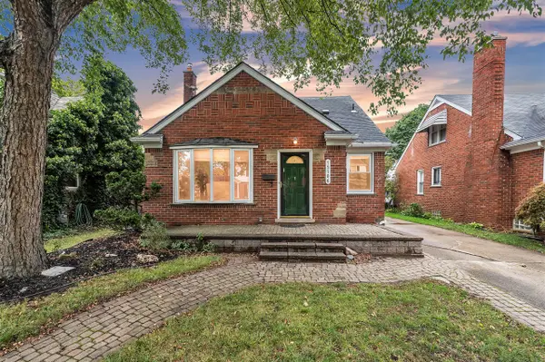 15106 White, Allen Park, MI 48101