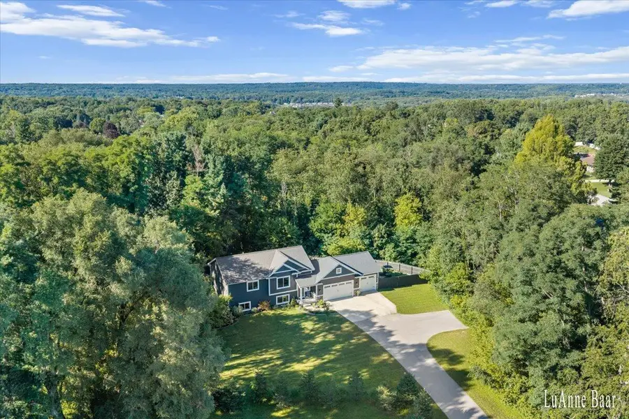 2939 5 Mile, Grand Rapids, MI 49525 - #2