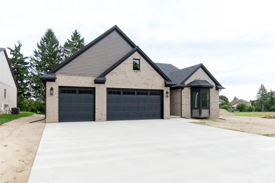 19342 Newburgh, Livonia, MI 48152 - #2