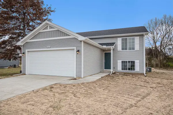 587 River Oaks, Watervliet, MI 49098