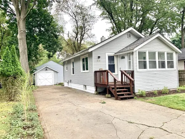 3621 Adams, Kalamazoo, MI 49008