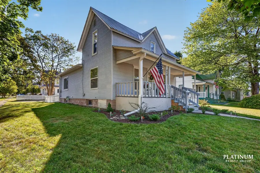 404 S Division, Fremont, MI 49412 - #2