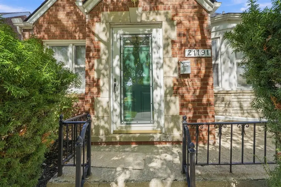 21191 Lochmoor, Harper Woods, MI 48225 - #2