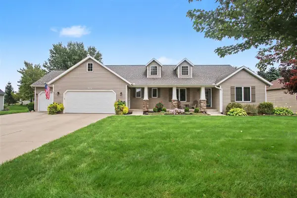898 Mid Bluff, Zeeland, MI 49464