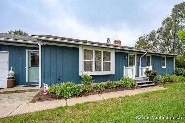 898 Hunt, Lowell, MI 49331