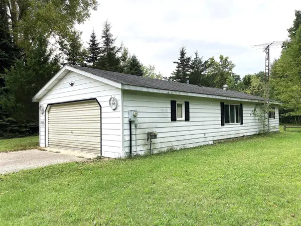9323 Eva, Crystal, MI 48818