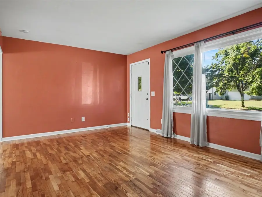 221 Cloverland, Lansing, MI 48910 - #2