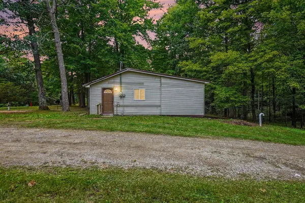 8253 1/2 E 62nd, Newaygo, MI 49337