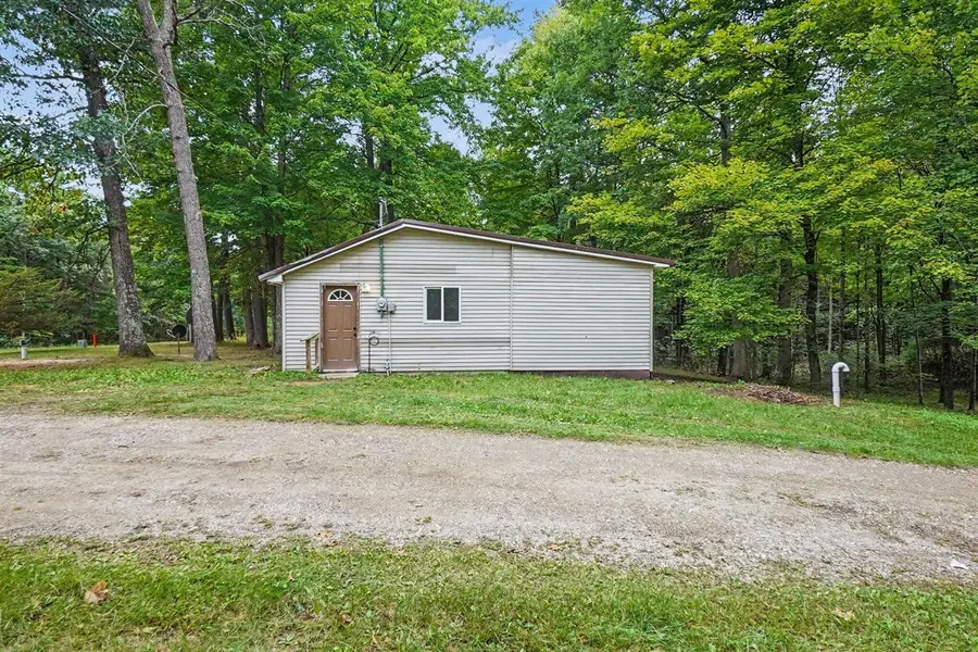 8253 1/2 E 62nd, Newaygo, MI 49337 - #2