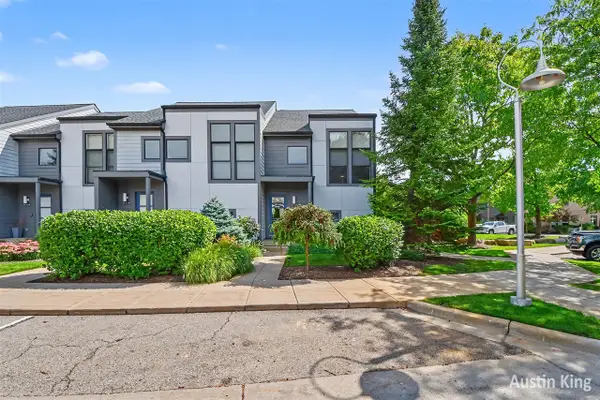 2114 New Town, Grand Rapids, MI 49525