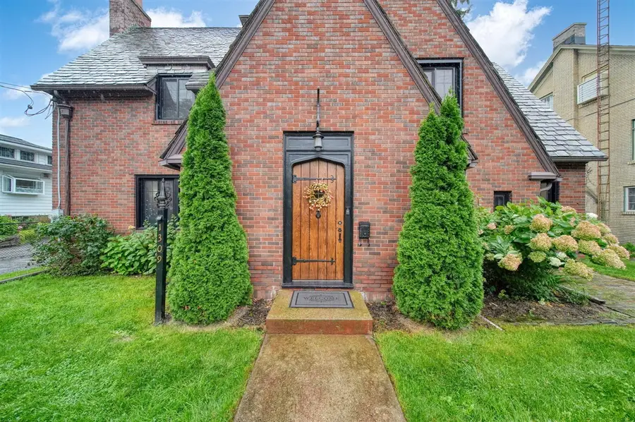 1309 W Franklin, Jackson, MI 49203 - #2