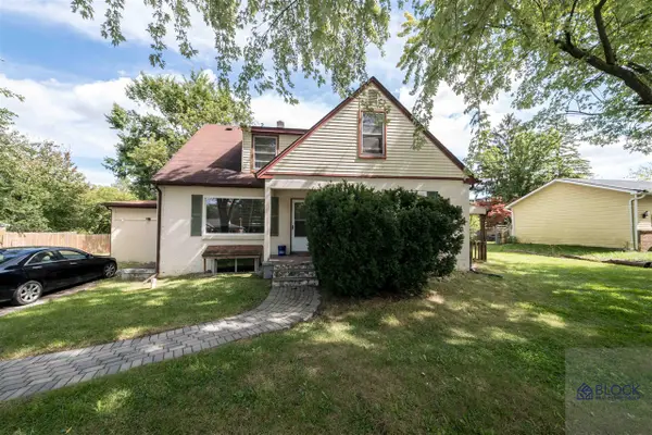 1860 N Maple, Ann Arbor, MI 48103