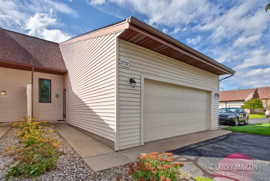 2752 Stonebluff #99, Wyoming, MI 49519 - #2