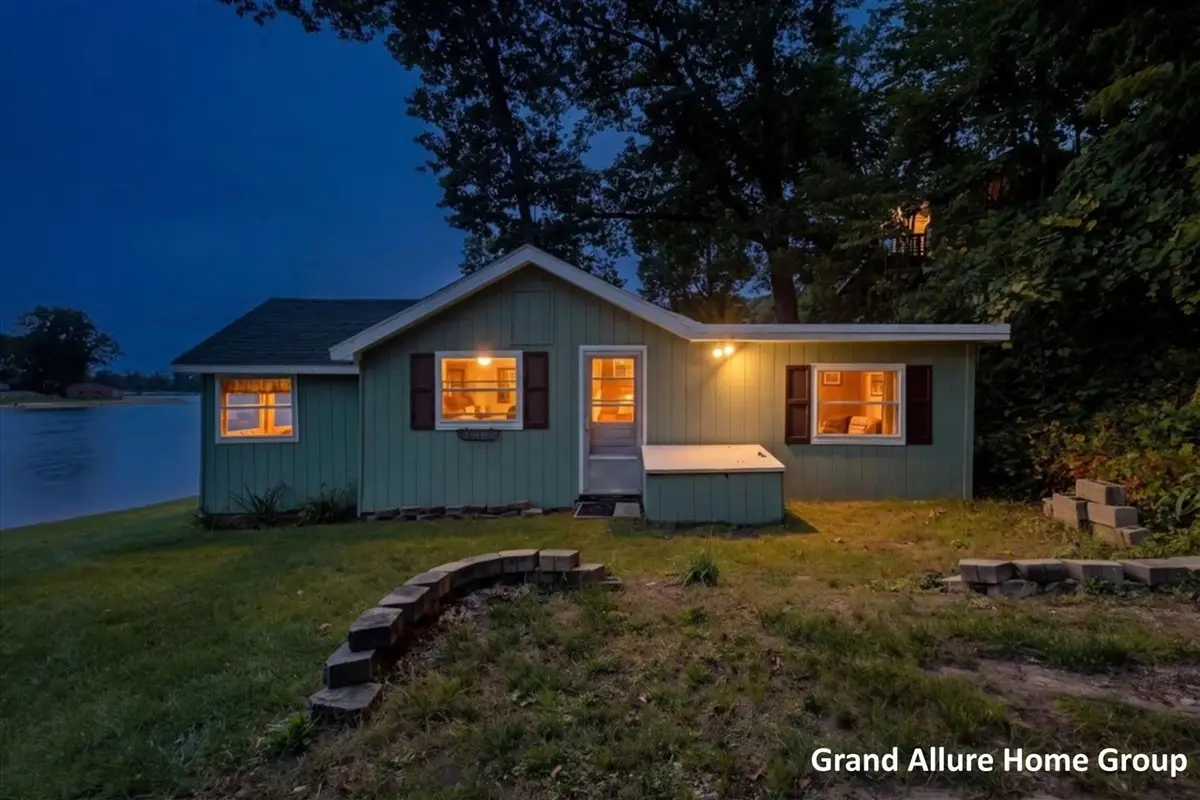 2667 W Selkirk Lake, Shelbyville, MI 49344 - #1