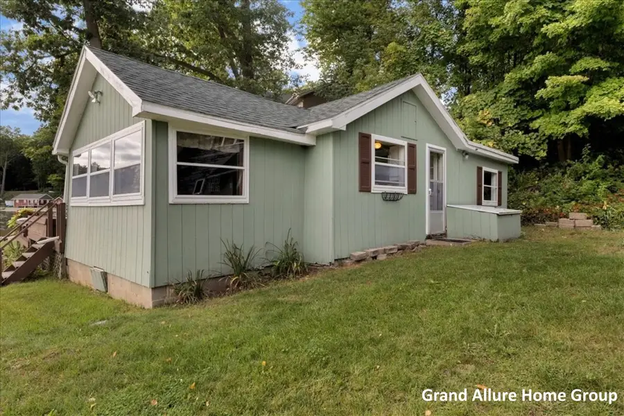 2667 W Selkirk Lake, Shelbyville, MI 49344 - #3