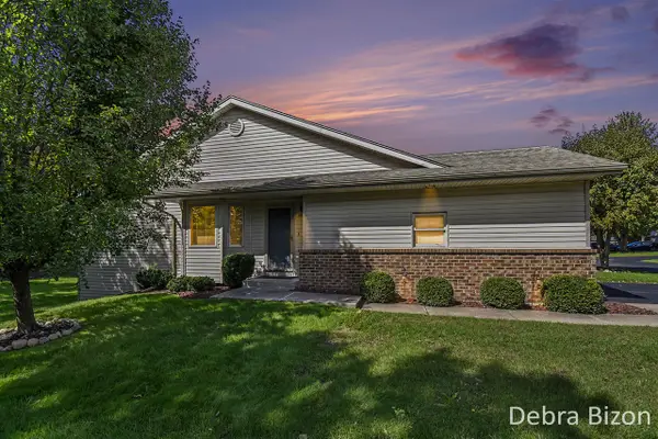 1011 Country, Grand Rapids, MI 49534