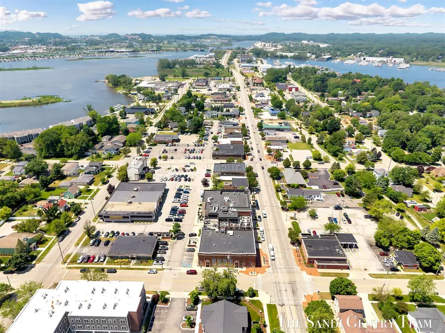 110 W Savidge #202, Spring Lake, MI 49456 - #3