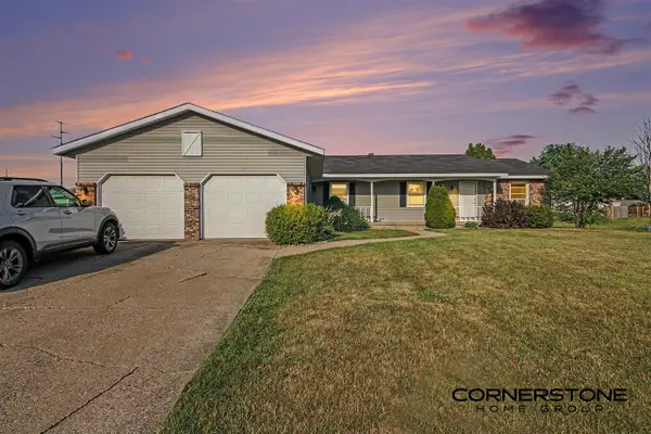 5991 Valley Ln, Kentwood, MI 49508