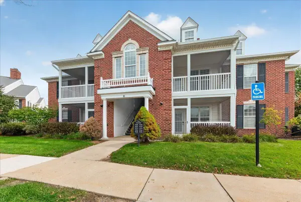 932 W Summerfield Glen, Ann Arbor, MI 48103