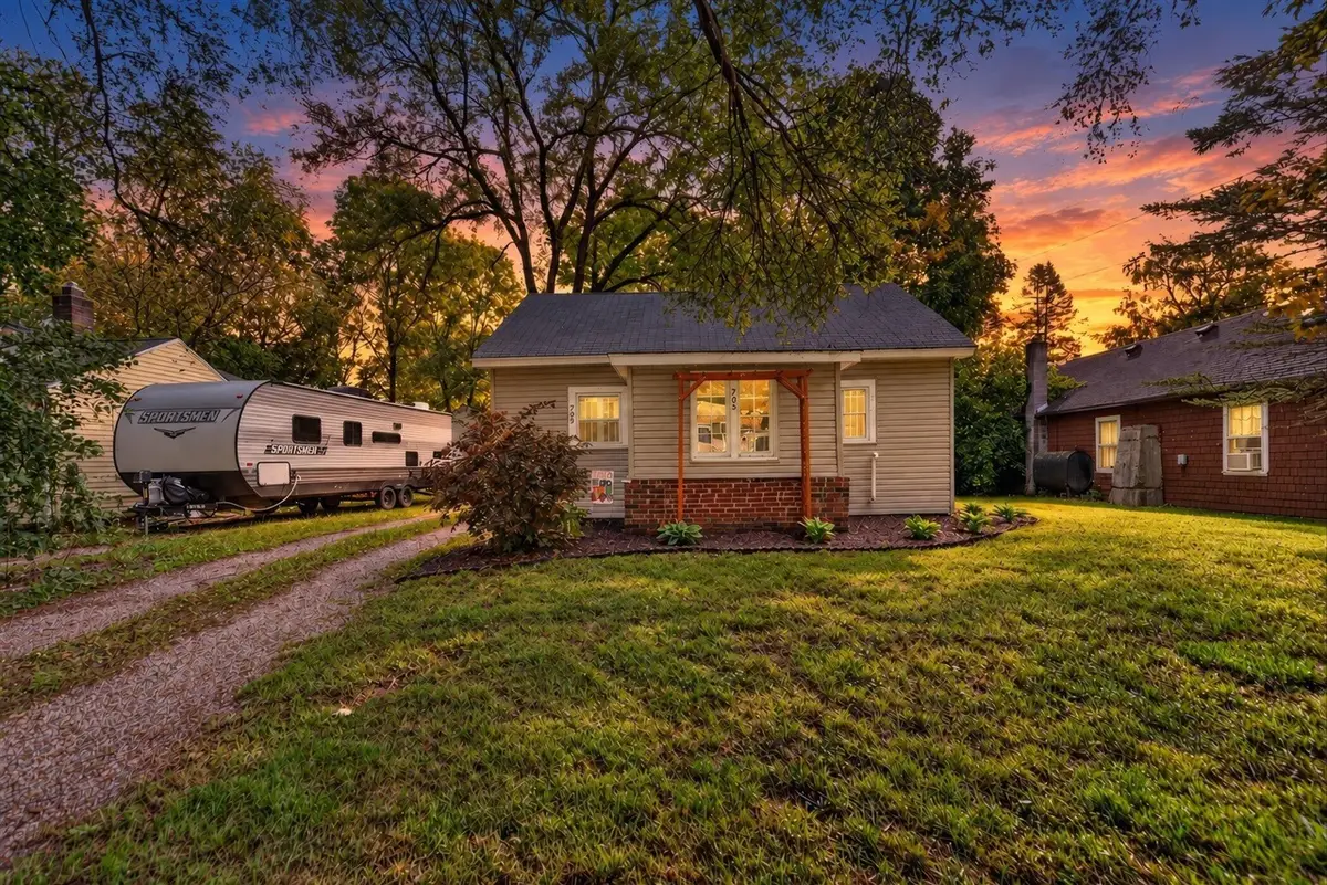 705 S Clinton, Charlotte, MI 48813 - #1
