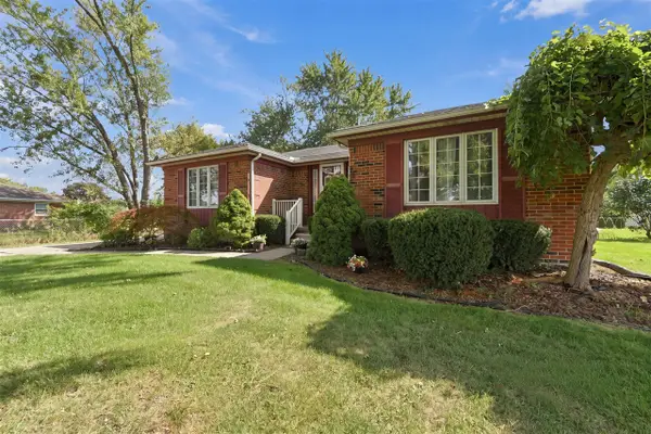20461 Roche, Trenton, MI 48183
