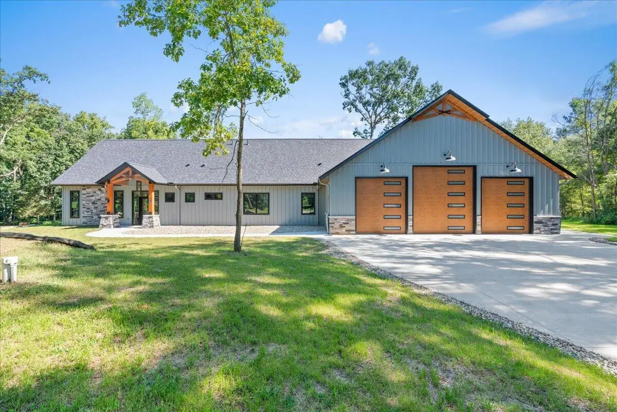 62357 Hunters Pointe, Sturgis, MI 49091 - #1