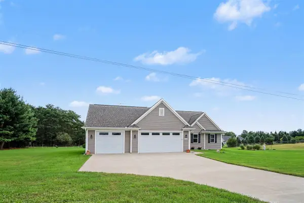 2133 S Van Kal, Kalamazoo, MI 49009