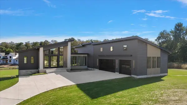 312 Ottogan Hills, Dorr, MI 49323