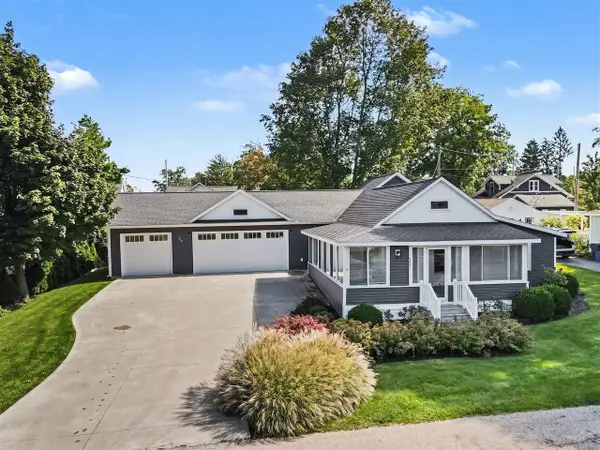 565 Grove, Holland, MI 49423