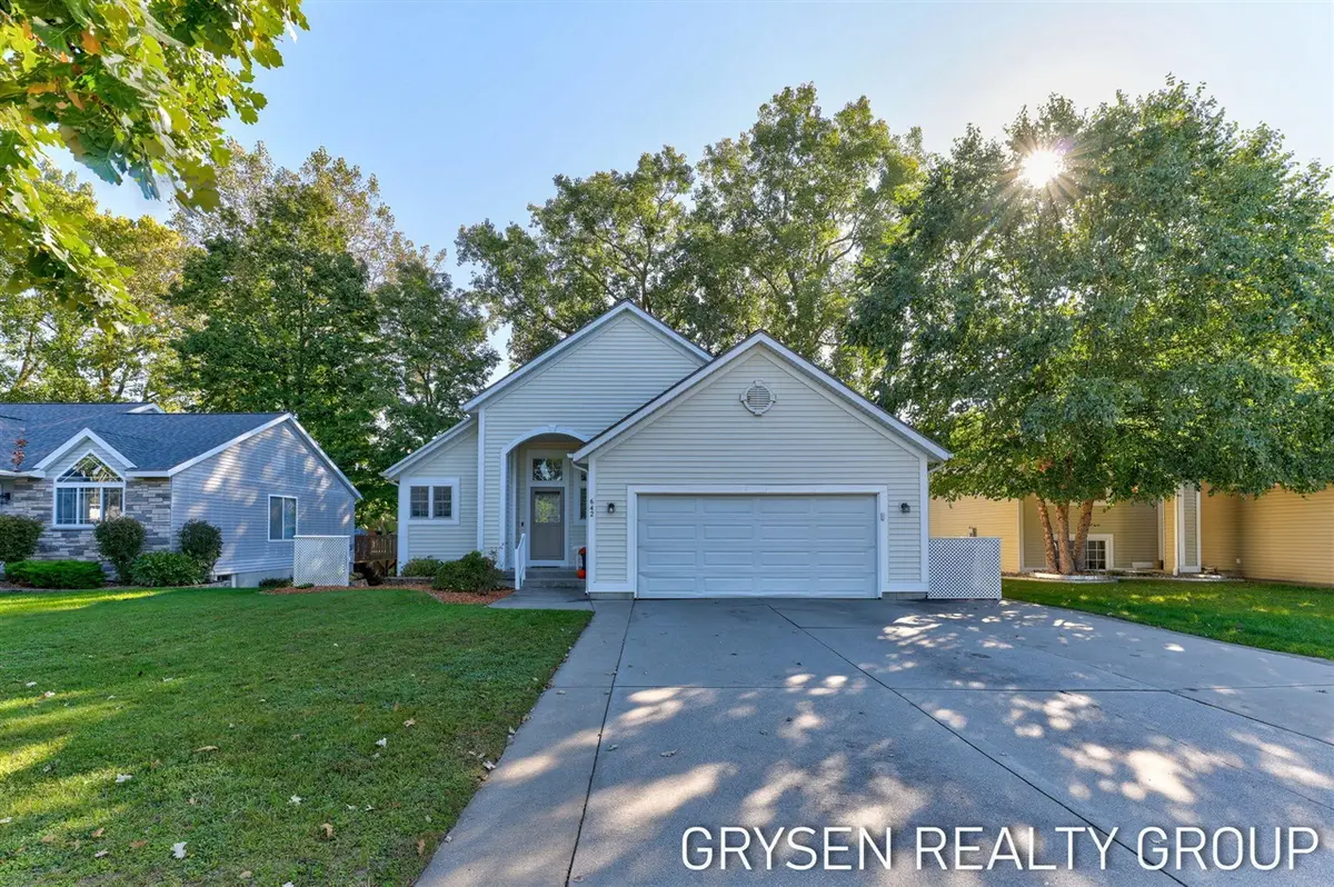 642 Clover Ridge, Grand Rapids, MI 49504 - #1