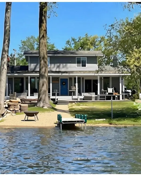 487 Blue Water, Holly, MI 48442